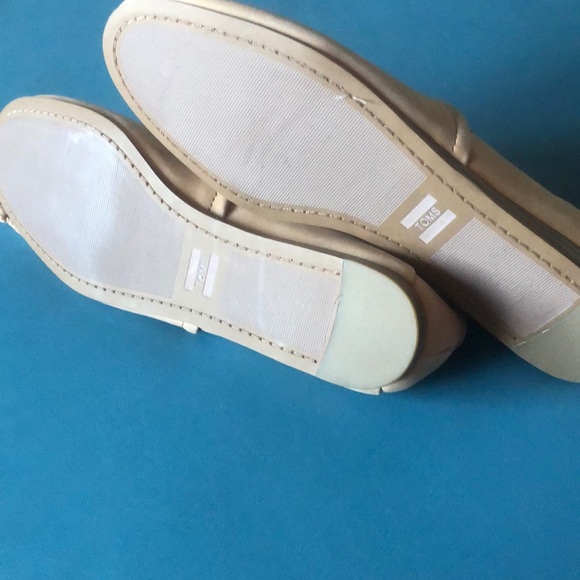 TOMS KELLI Slip On Shoes - Picture 7 of 8